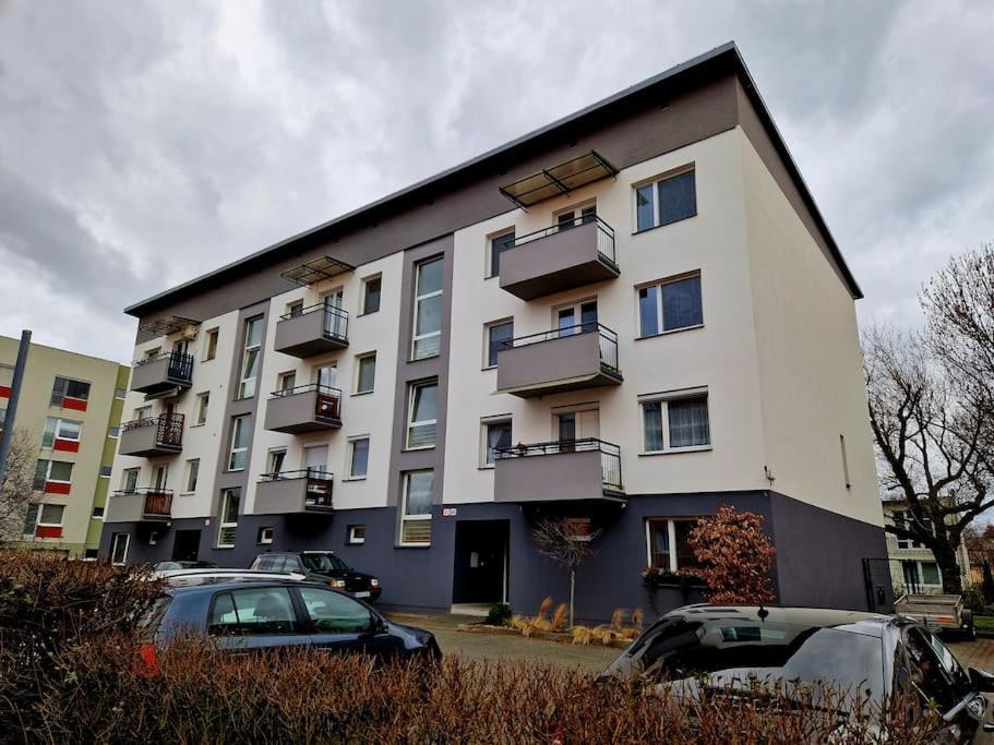 Slnecny Byt V Blizkosti Historickeho Centra Trenčín Exterior foto